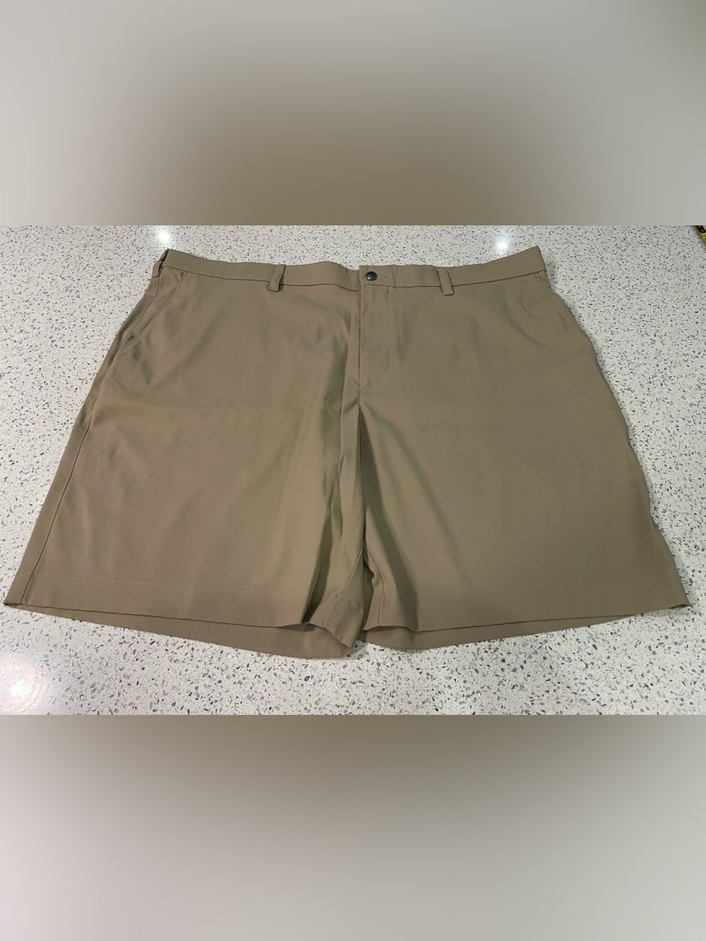 Callaway Men's Flat Front Shorts in Khaki